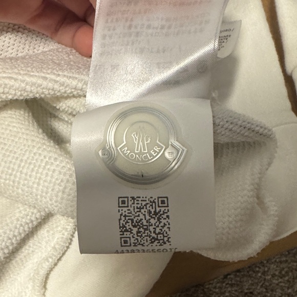 AUTHENTIC Moncler Cream Sweatshirt with Black Graphic - Picture 4 of 4